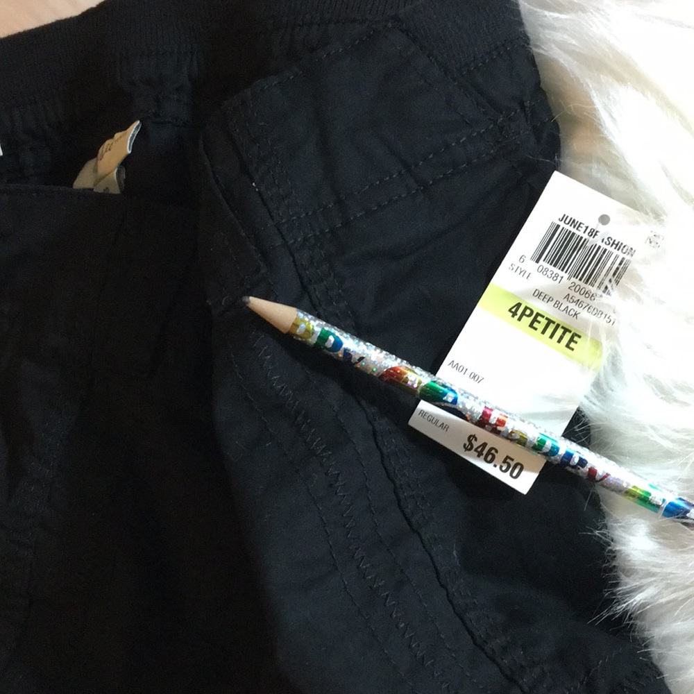 NWT Style & Co. Women’s Black Zig Zag Cargo Shorts - Picture 3 of 4
